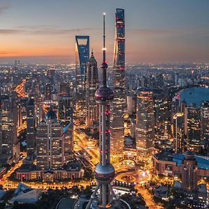 Nostalgia S Hotel Shanghai Railway Station Suzhou River - Near The Sihang Warehouse, Natural History Museum, One Subway Stop Away From Shanghai Railway Station, Free Ice Cream, Free Laundry Service, Free Gym, English Communication Well